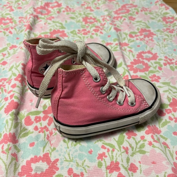 Vintage  Pink Converse High Top Chuck Taylor Toddler  Shoes! - Picture 3 of 14